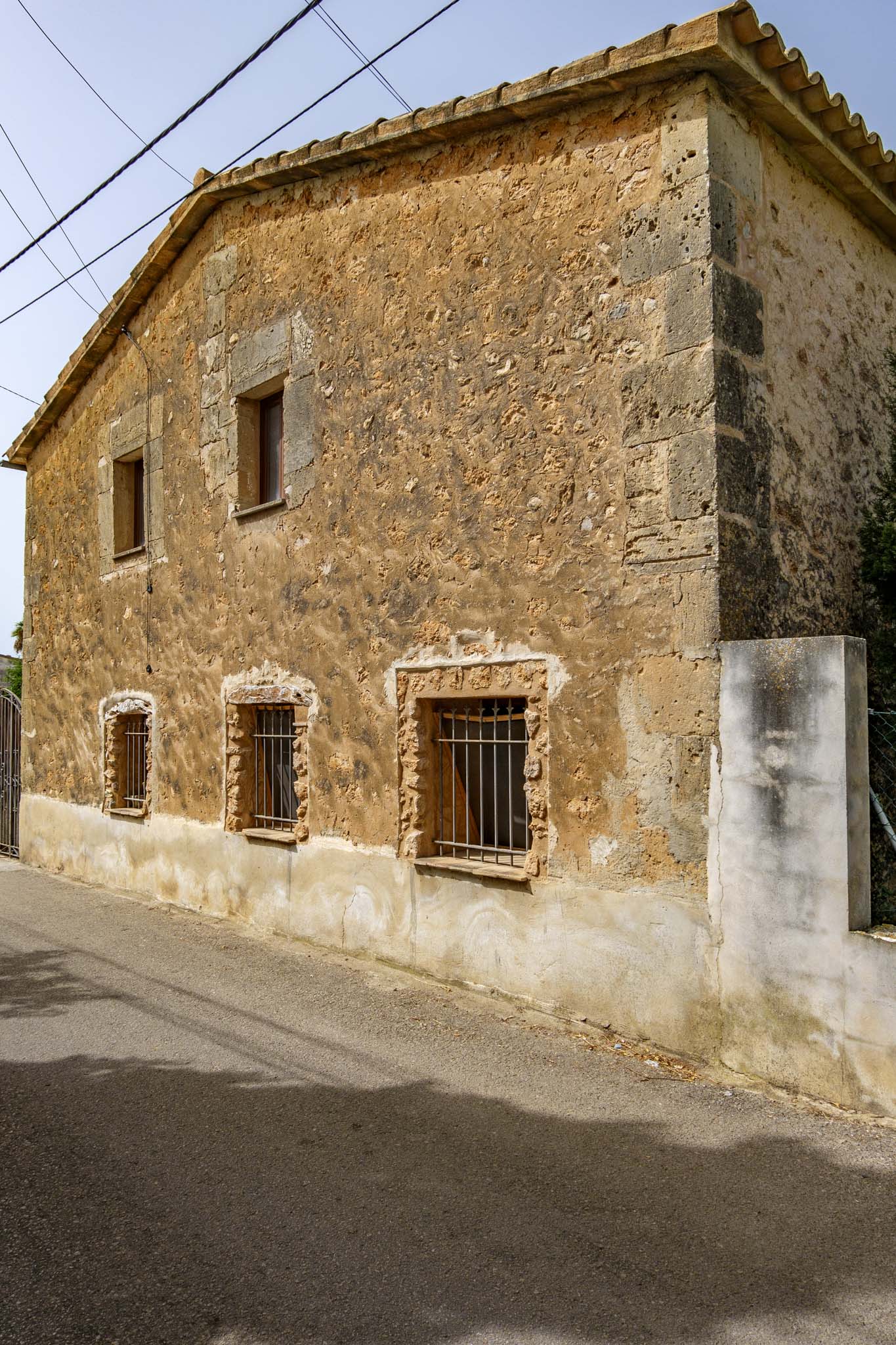 Cal Pifoler, Can Miret, Ca na Francina, Damunt Ca na Francina